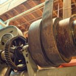 Napędy w trudnych warunkach - jak zapewnić bezawaryjność przenośników zgrzebłowych i rolkowych?